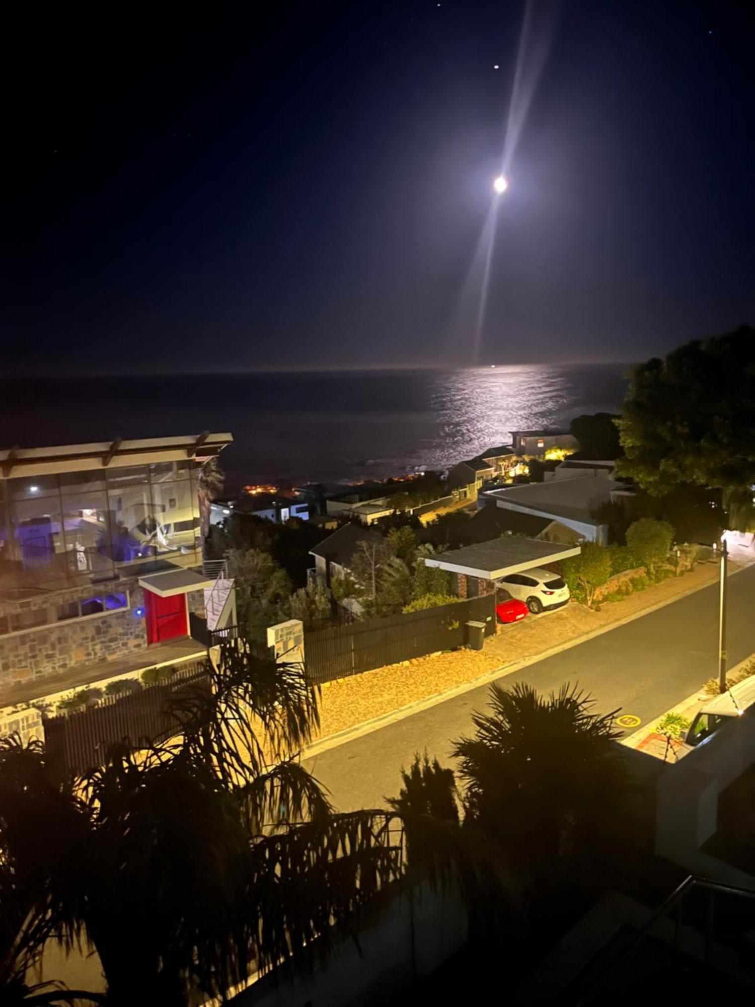 Cozy Camps Bay House With Mountain And Sea View Villa Kapstaden Exteriör bild
